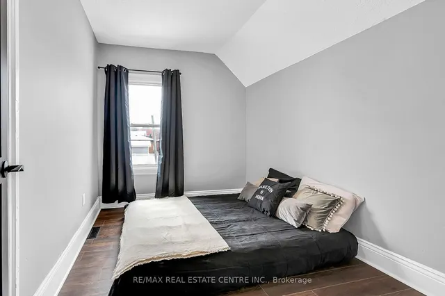 Additional image 28 of 14 Keith St