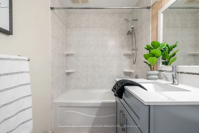 Additional image 22 of 25 Britten Clse Unit B52