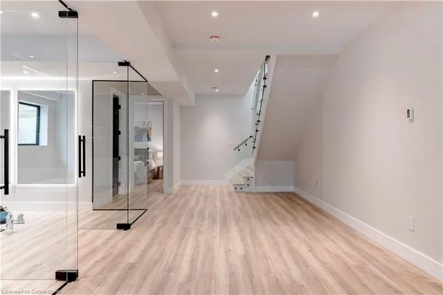 Additional image 35 of 298 Strathcona Dr