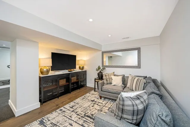 Additional image 28 of 714 Robertson Cres