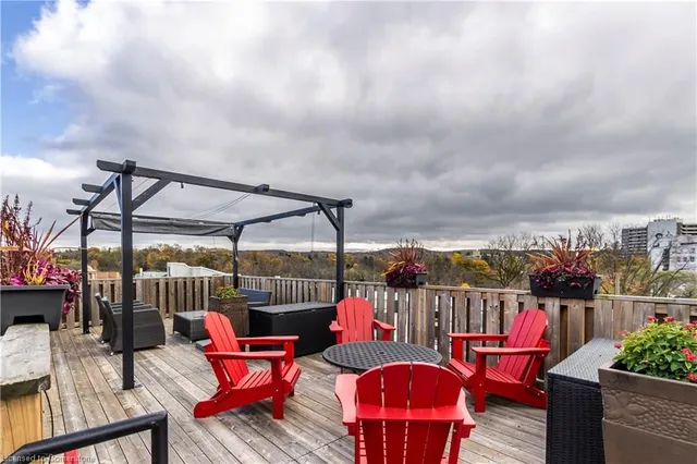 Additional image 46 of 50 Main St Unit 405