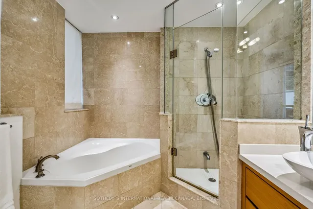 Additional image 25 of 761 Bay St Unit TH01