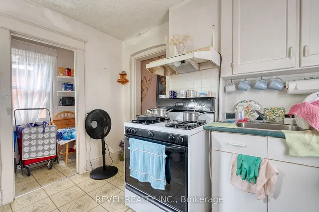 Additional image 20 of 34 Sherman Ave