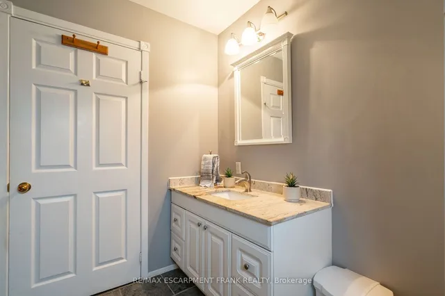 Additional image 21 of 202 CANADA St