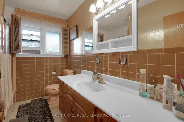 Additional image 16 of 63 Poynter Dr