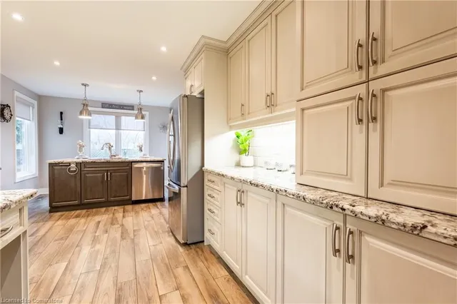 Additional image 13 of 22 Cresthaven Dr