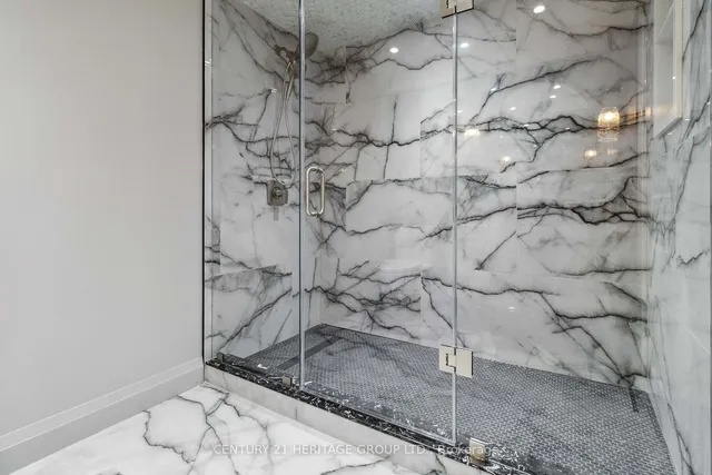 Additional image 19 of 734 Robertson Cres