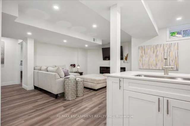 Additional image 28 of 320 Wrigglesworth Cres