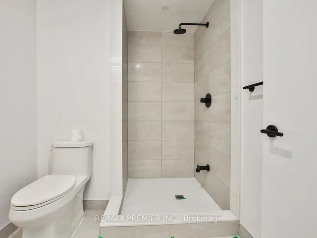Additional image 33 of 108 Peter St Unit 1715
