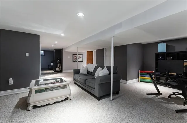 Additional image 30 of 31 Academy St