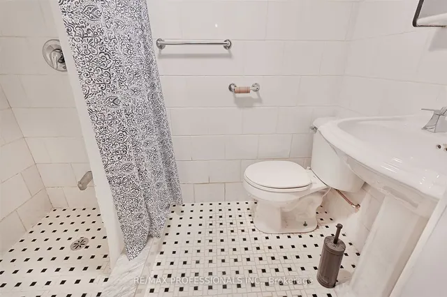 Additional image 34 of 166 Grace St