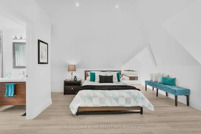 Additional image 24 of 582 Wentworth St