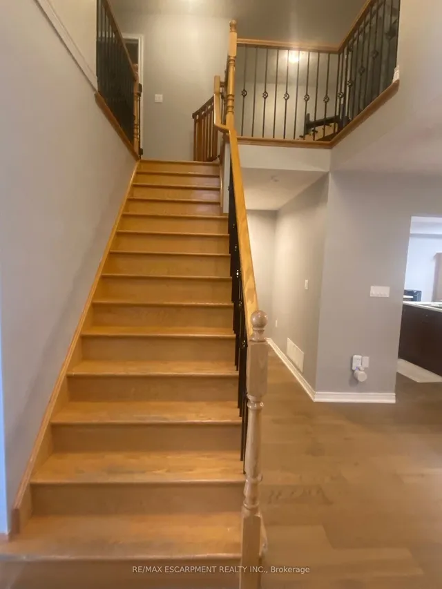Additional image 12 of 44 PELECH Cres