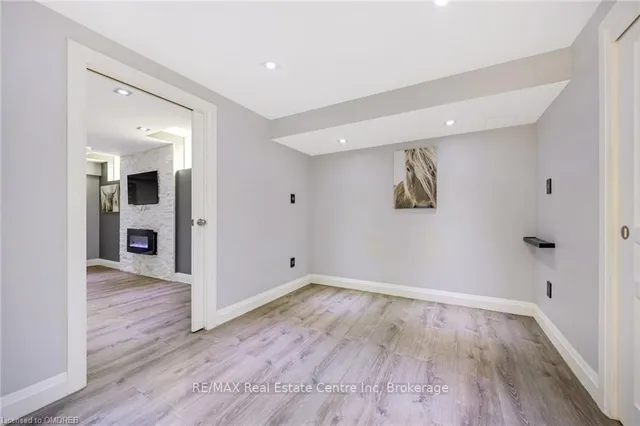 Additional image 38 of 567 SANDERSON Cres