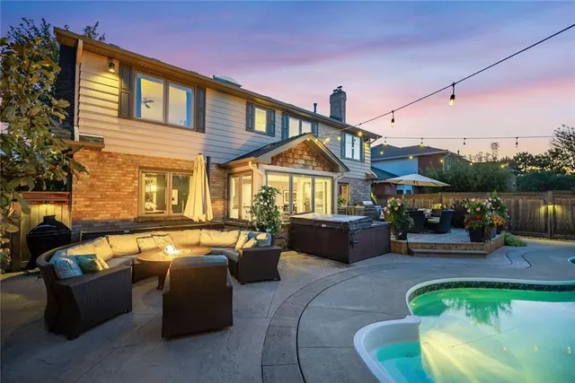 Additional image 48 of 2005 PARKLANE Cres