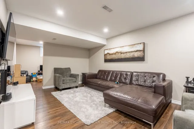 Additional image 28 of 49 Desoto Dr