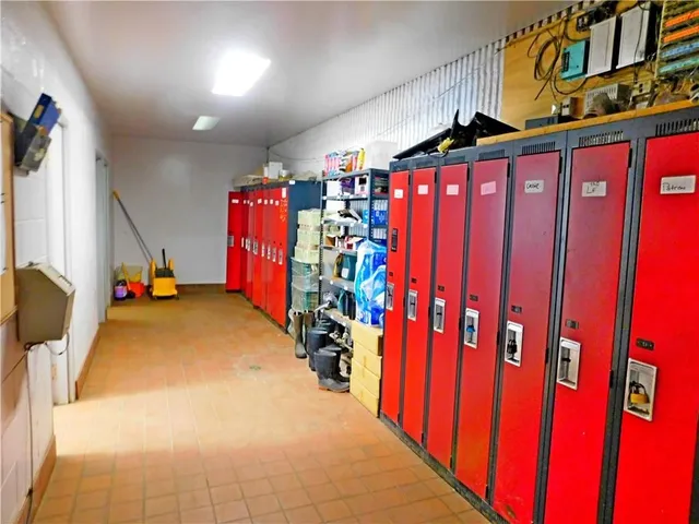 Additional image 15 of 7076 MCNIVEN Rd