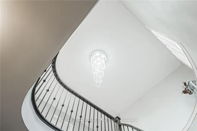 Additional image 21 of 51 Narbonne Cres