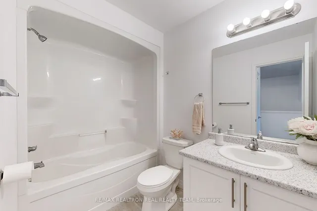 Additional image 27 of 28 Laguna Village Cres