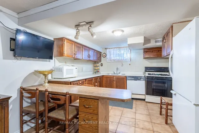 Additional image 20 of 97 Strathearne Ave