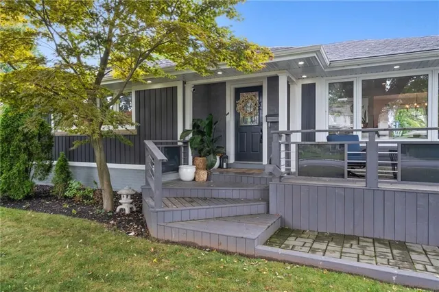 Additional image 3 of 2227 DEYNCOURT Dr