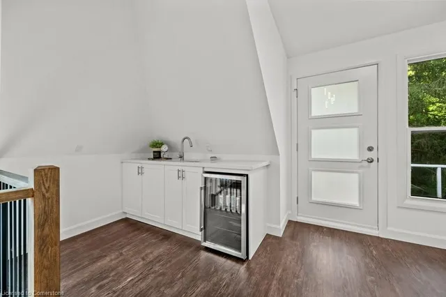 Additional image 34 of 89 Lynden Rd