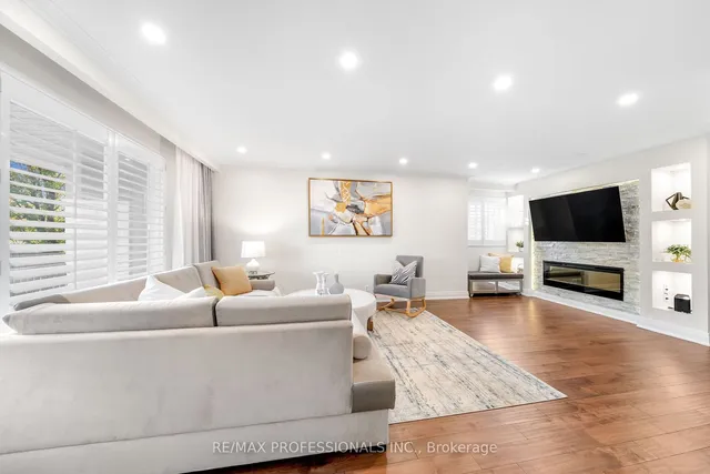 Primary image of 16 Embers Dr