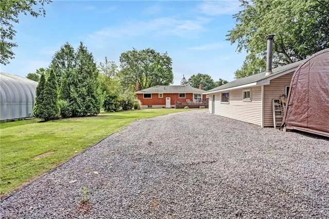 Additional image 39 of 9184 Airport Rd