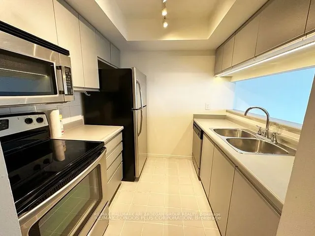 Additional image 16 of 77 Harbour Sq Unit 3005