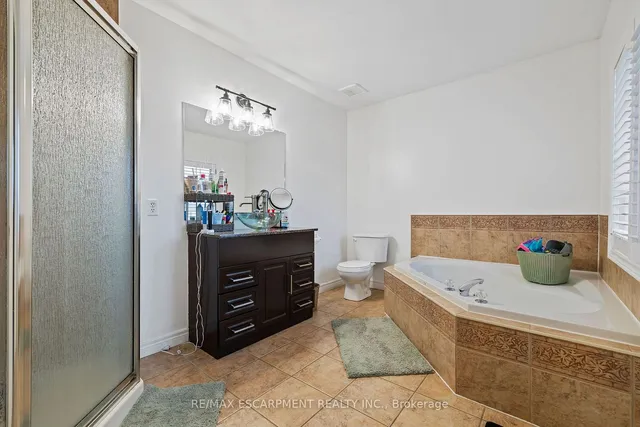 Additional image 17 of 76 Redfern Ave