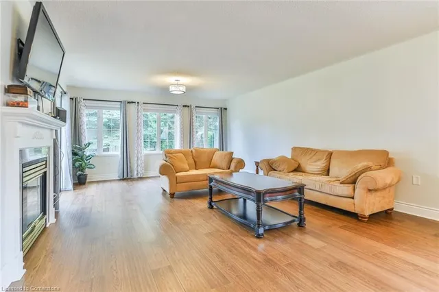 Additional image 7 of 214 Silverbirch Blvd