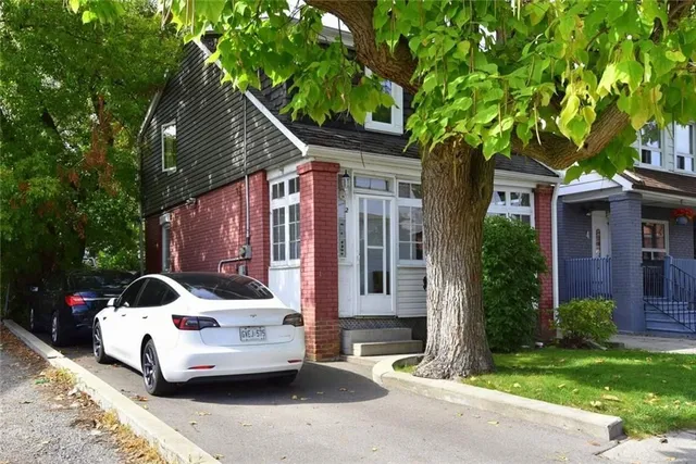 Additional image 4 of 2 WATT Ave