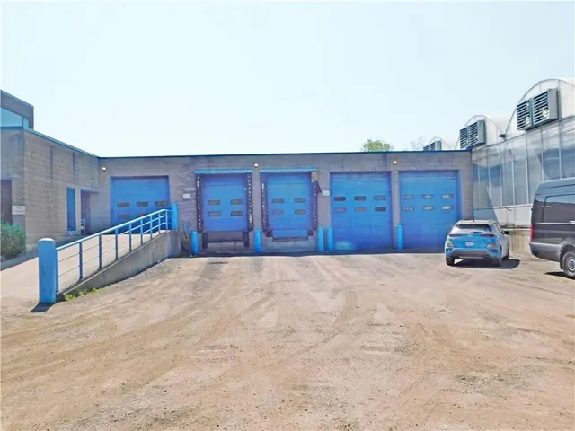 Additional image 32 of 7076 MCNIVEN Rd