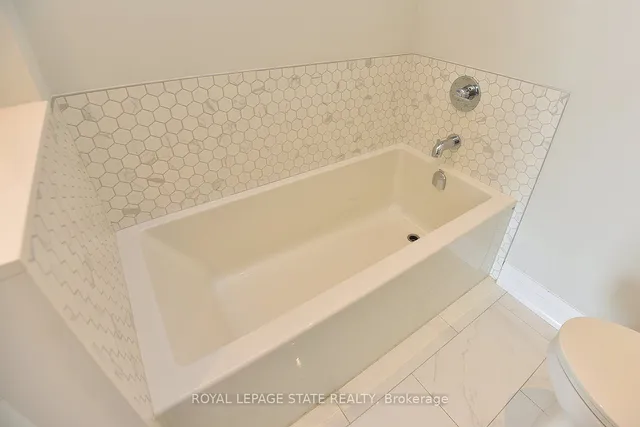 Additional image 17 of 2025 Maria St Unit 704