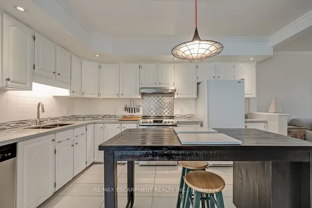 Additional image 10 of 2344 Woodward Ave