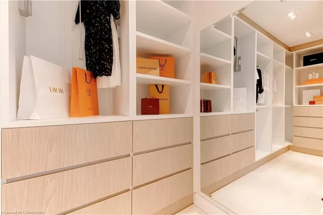 Additional image 28 of 298 Strathcona Dr