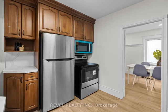 Additional image 17 of 69 Roxborough Ave