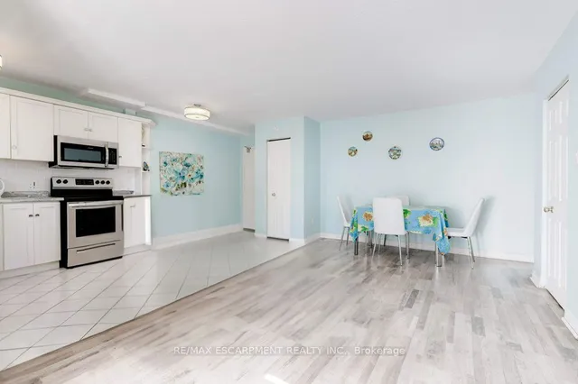 Additional image 8 of 2373 King St Unit 17