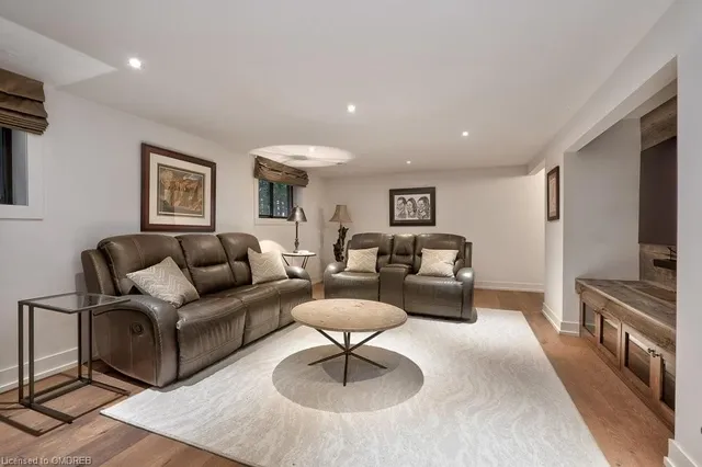 Additional image 32 of 124 Lynn Crt