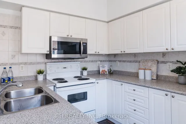 Additional image 10 of 760 Lawrence Ave Unit 90