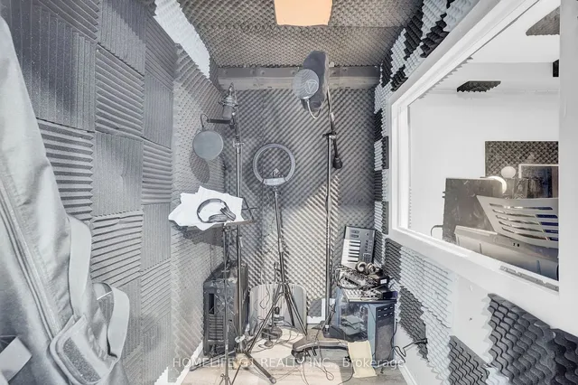 Additional image 33 of 158 Kinsman Dr