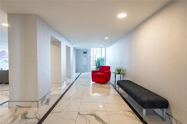 Additional image 32 of 5280 Lakeshore Rd Unit 105