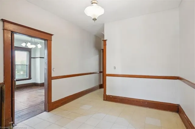 Additional image 27 of 76 Spadina Ave