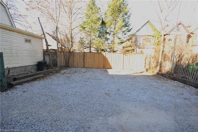 Additional image 46 of 66 Dundurn St