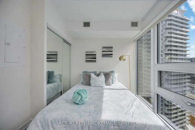 Additional image 29 of 19 Western Battery Rd Unit 2607