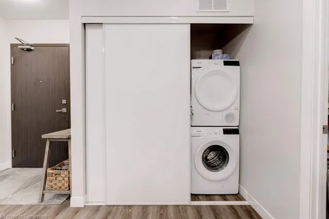 Additional image 20 of 15 Queen St Unit 812