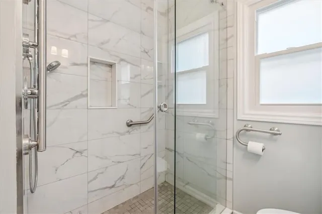 Additional image 22 of 971 BOOTHMAN Ave