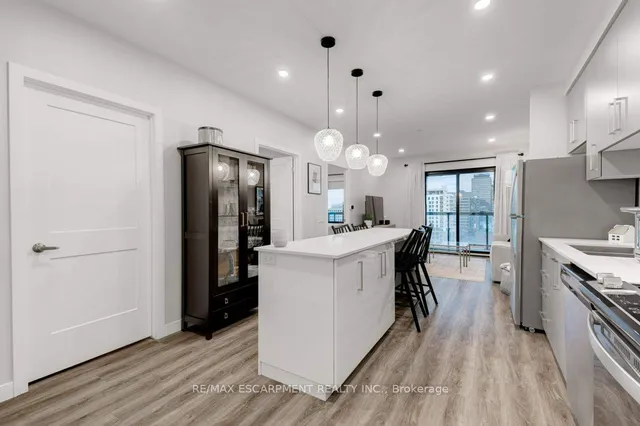 Additional image 10 of 15 Queen St Unit 812