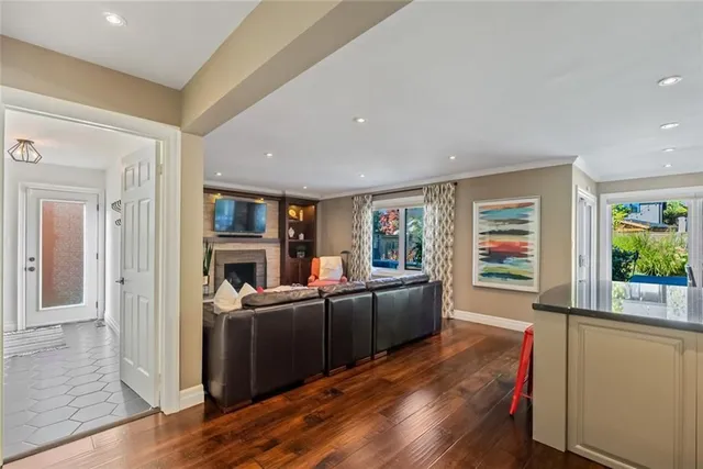 Additional image 3 of 2005 PARKLANE Cres