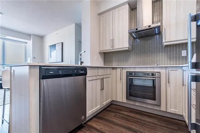 Additional image 14 of 2081 FAIRVIEW St Unit 1406